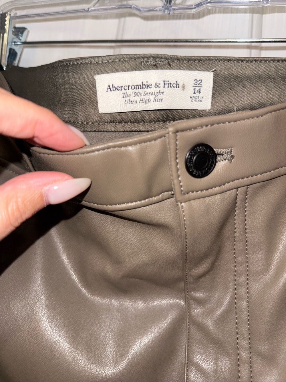 Abercrombie & fitch High Rise 90s Relaxed Vegan Leather Pant - Picture 3 of 4